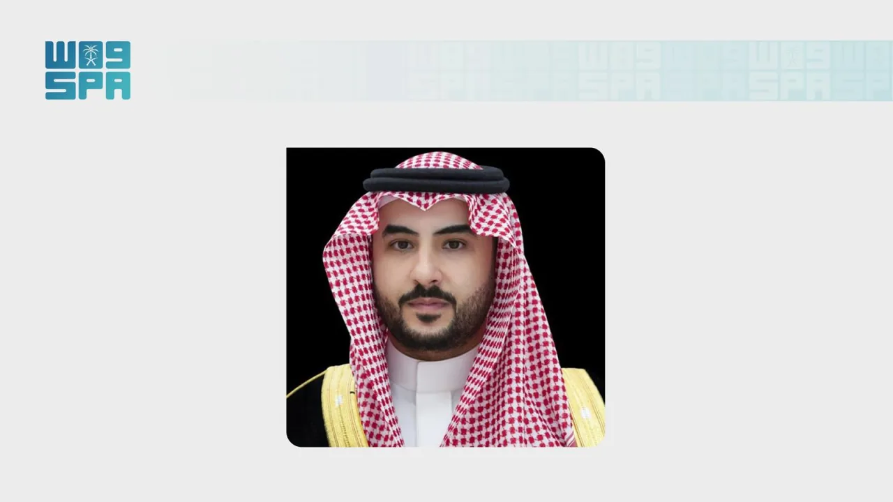 تماس تلفنی شاهزاده خالد بن سلمان با گویدو کروزتو درباره همکاری دفاعی و تحولات منطقه