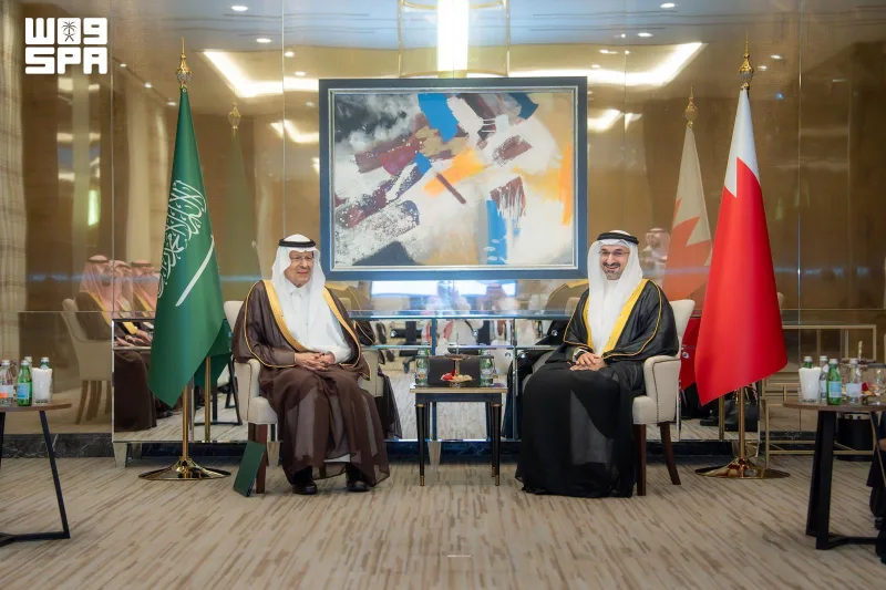 سعودی وزیر توانائی شہزادہ عبدالعزیز بن سلمان کی منامہ میں بحرینی وزیر صنعت سے ملاقات