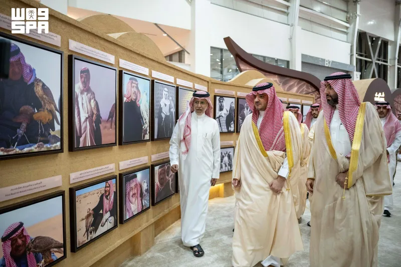 وزیر داخلہ شہزادہ عبدالعزیز بن سعود کا ریاض میں بین الاقوامی سعودی باز اور شکار نمائش 2026 کا دورہ