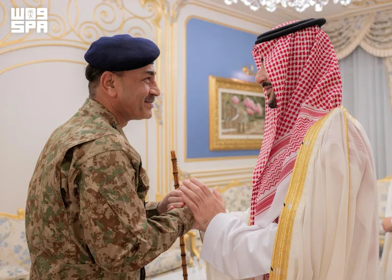 وزیر دفاع عربستان سعودی و فرمانده ارتش پاکستان بر همکاری بر اساس توافقنامه مکه تأکید کردند