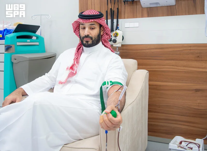 ولي العهد يطلق الحملة الوطنية للتبرع بالدم 2026 بالتبرع بدمه