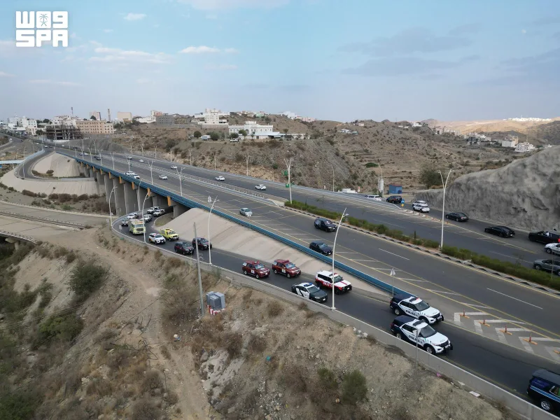 Suudi Ulusal Günü dolayısıyla El-Baha sokaklarında güvenlik ve askeri geçit törenleri