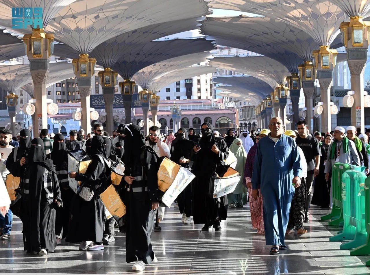 143 ألف وجبة و265 ألف مغلف خبز.. حصيلة 24 يومًا من حفظ فائض إفطار المسجد النبوي