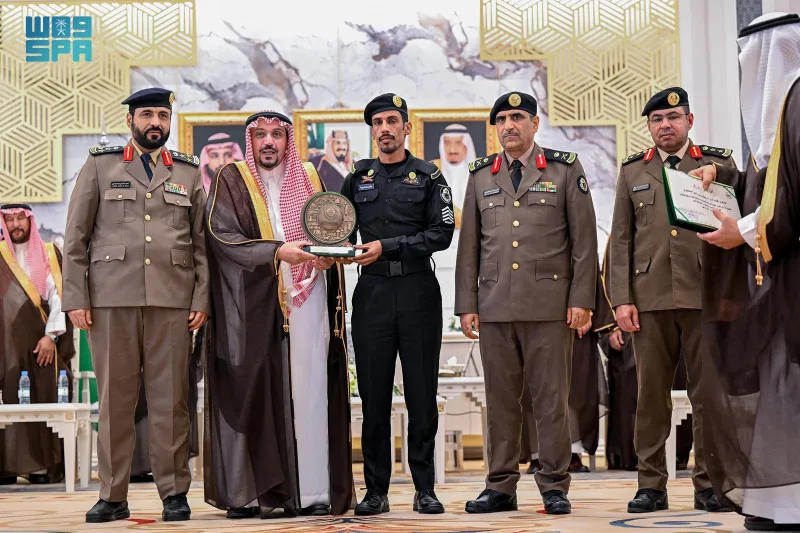 تكريم الرقيب أول سلطان المطيري بعد إنقاذه أرواحًا من حريق في عنيزة