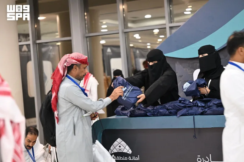 هدايا ونصائح صحية.. أمانة جازان تودّع الحجاج بمبادرة «على خُطى النُّسك»
