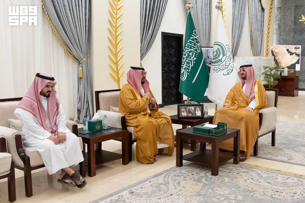 الأمير فواز بن سلطان يطلع على تحضيرات بطولة المملكة لألعاب القوى للصم في الطائف