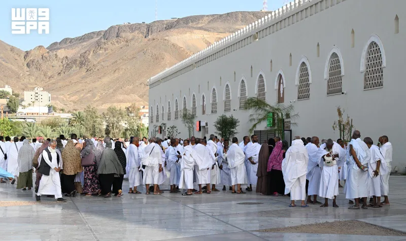 Last Groups of Pilgrims Leave Dhu Al-Hulayfah Miqat for Makkah