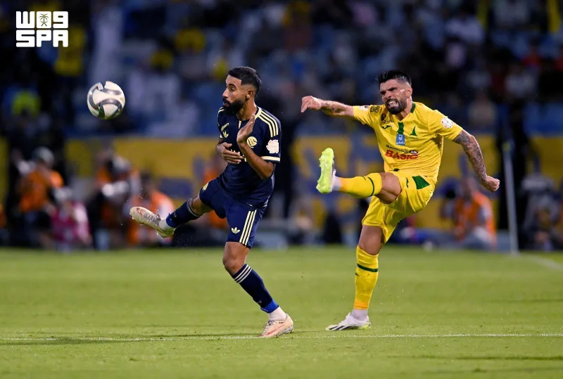 الحمدان يمنح النصر تعادلًا متأخرًا أمام الخليج في الدمام