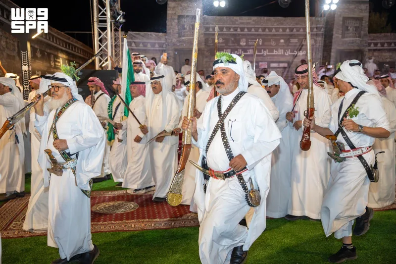 العرضة الجنوبية في الباحة.. 12 فرقة شعبية تحفظ فنًا عمره قرون