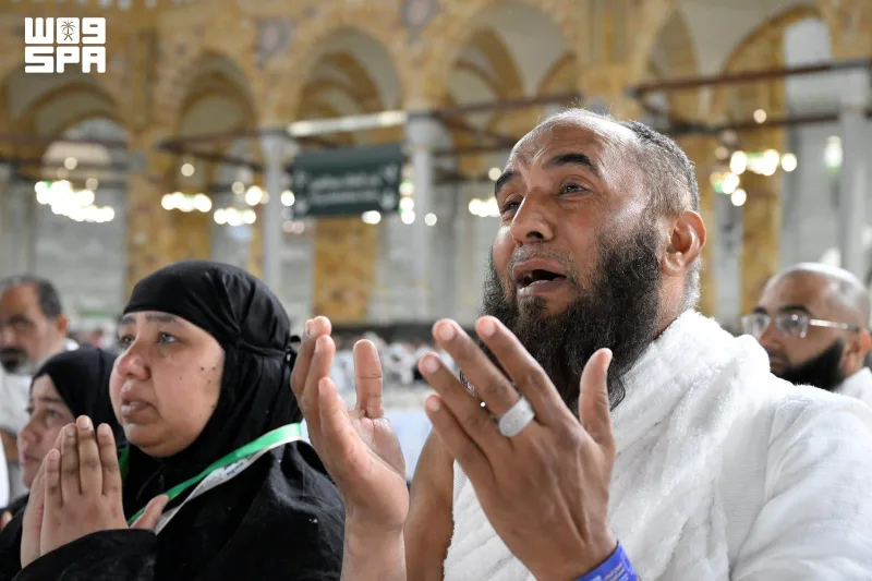 Tears and Silent Prayers as Pilgrims See the Holy Kaaba for the First Time