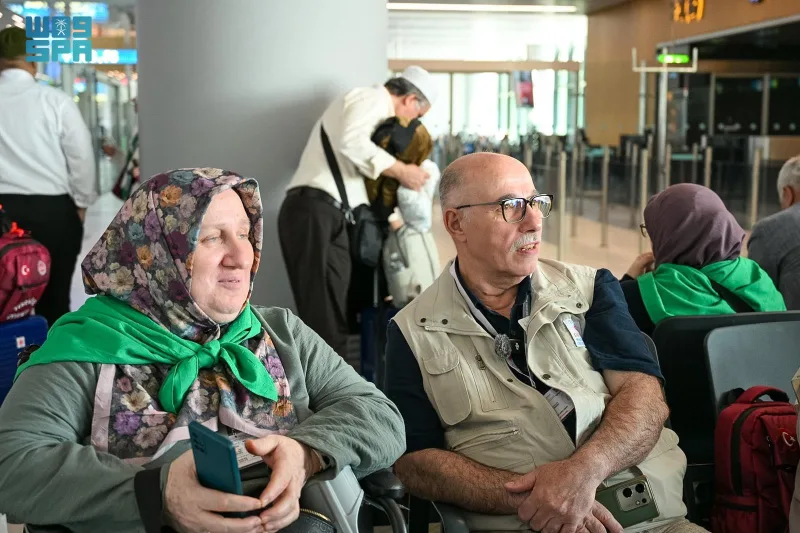 Quinze ans d'attente : un couple turc s'envole d'Istanbul pour le Hajj via « Route de La Mecque »