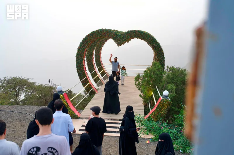 ‘Lady Cloud’ Lookout in Al-Mandaq Puts Tihama Plains at Visitors’ Feet