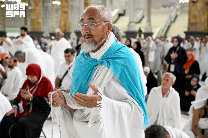اشک و دعا در نخستین نگاه حجاج به کعبه مشرفه