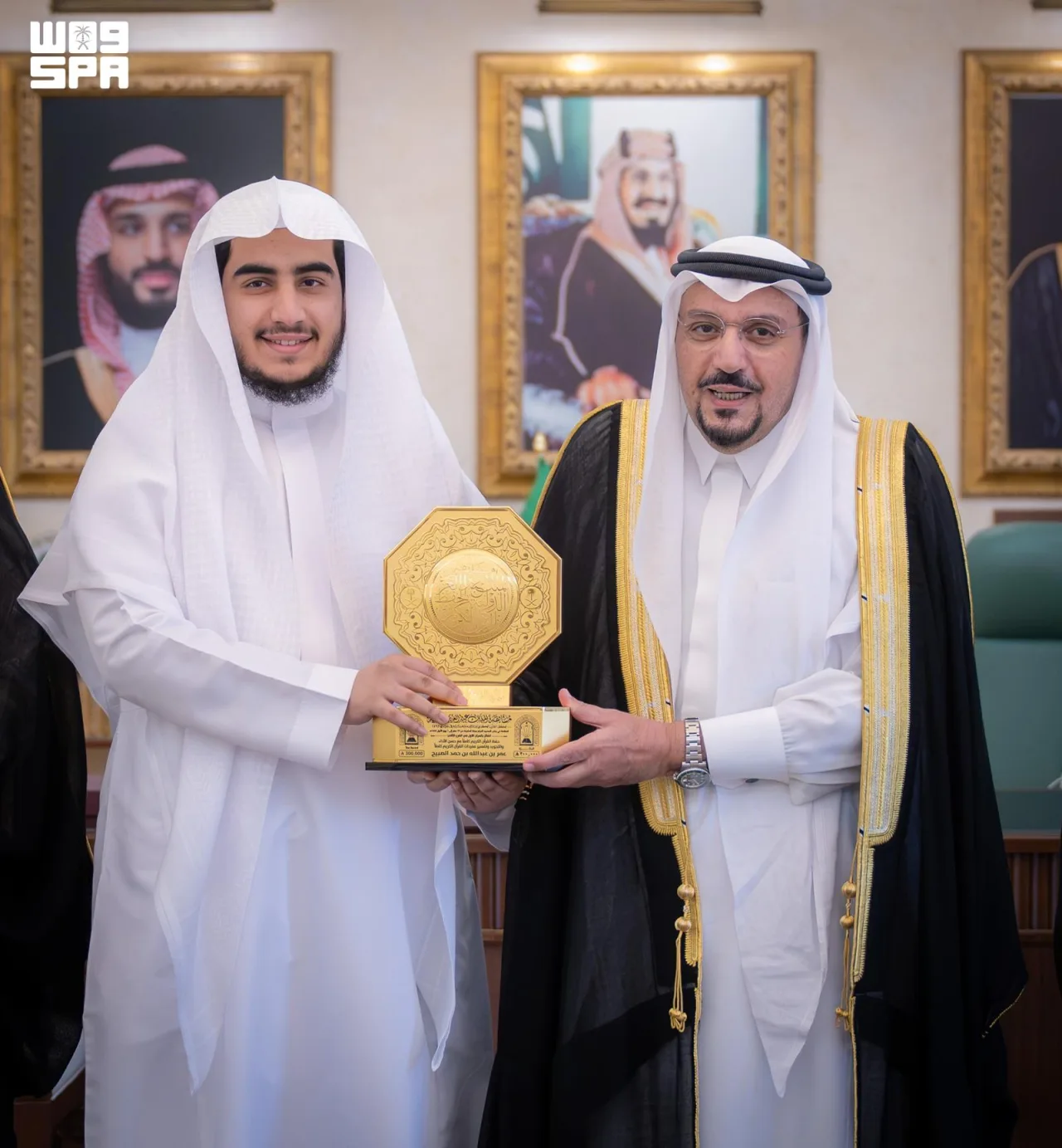 أمير القصيم يحتفي بعمر الصبيح بطل الفرع الثاني في مسابقة الملك عبدالعزيز الدولية للقرآن