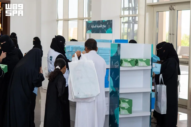 Tablets, Uniforms and Supplies for 10,000 Makkah Students as School Year Starts