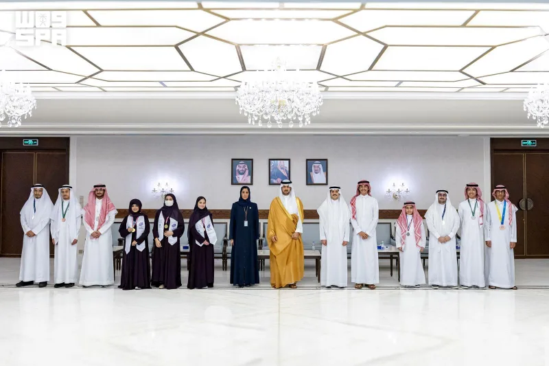نائب أمير الشرقية يحتفي بطلاب المنطقة الفائزين في الأولمبيادات الدولية