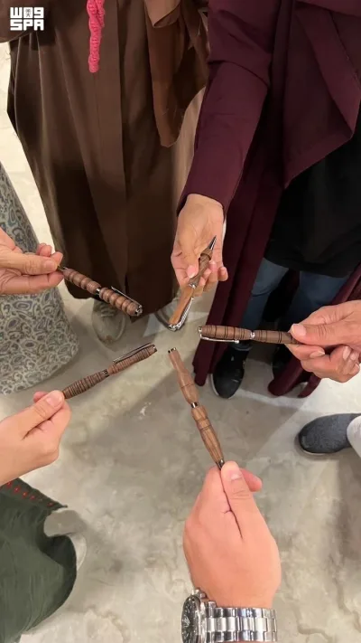 في «زقاق الليات».. «نادي الخراطة» يعيد الحياة لحرفة تشكيل الخشب الحجازية
