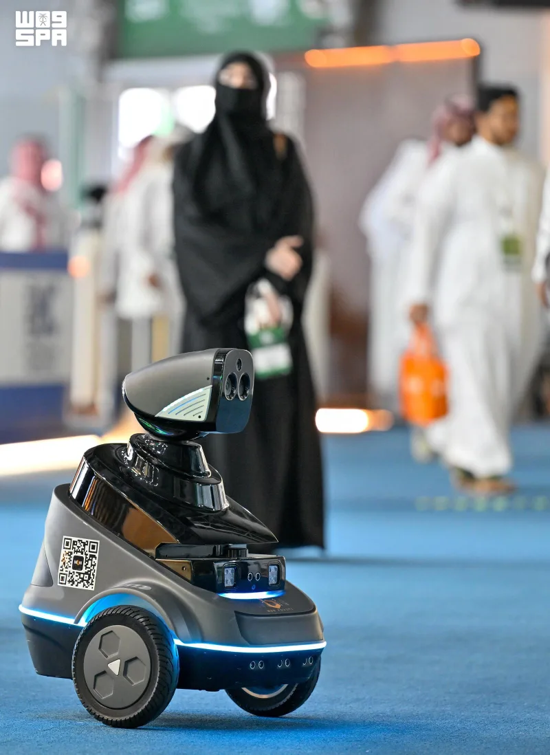 Cidde'deki Suudi Sanayi Forumu'nda robotlar ilgi odağı oldu
