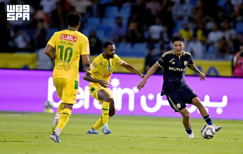 الحمدان يمنح النصر تعادلًا متأخرًا أمام الخليج في الدمام