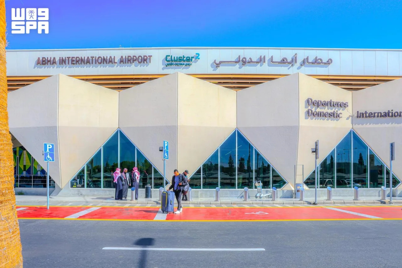 المملكة المتحدة تستنكر بشدة الهجمات الإرهابية لميليشيا الحوثي على مطاري أبها والملك خالد