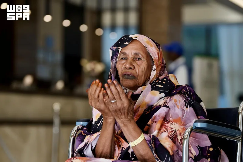 بعد ثمانين عامًا من الانتظار.. حاجة سودانية تحقق حلمها ضمن ضيوف خادم الحرمين