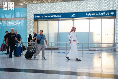 الدفعة الأخيرة من ضيوف برنامج خادم الحرمين للعمرة تبدأ الوصول إلى المدينة المنورة