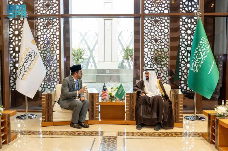 الربيعة يلتقي ممثلي الدول وشركات العمرة ومنصات السفر على هامش منتدى المدينة