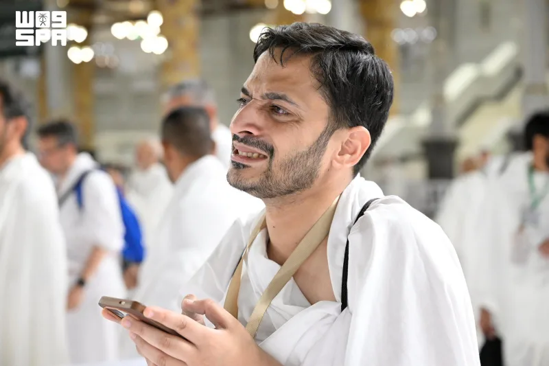 اشک و دعا در نخستین نگاه حجاج به کعبه مشرفه