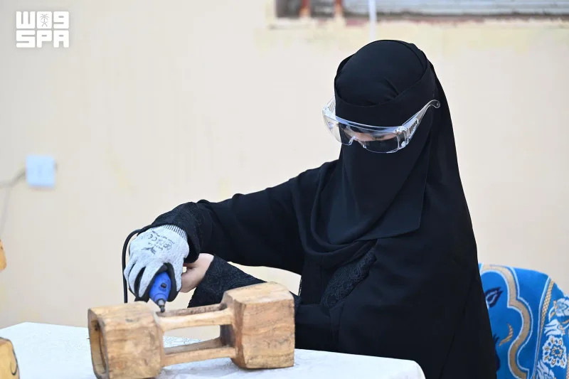 Jazan Sculptor Dhaafi Al-Kulaibi Carves Rural Heritage into Contemporary Art