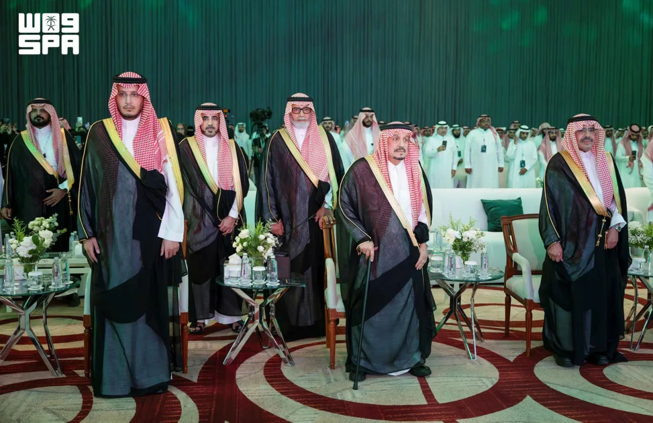 فيصل بن بندر يطلق "جائزة الممارسات القيمية" لجمعيات الأيتام في ملتقى "قيم تمكين الأيتام"