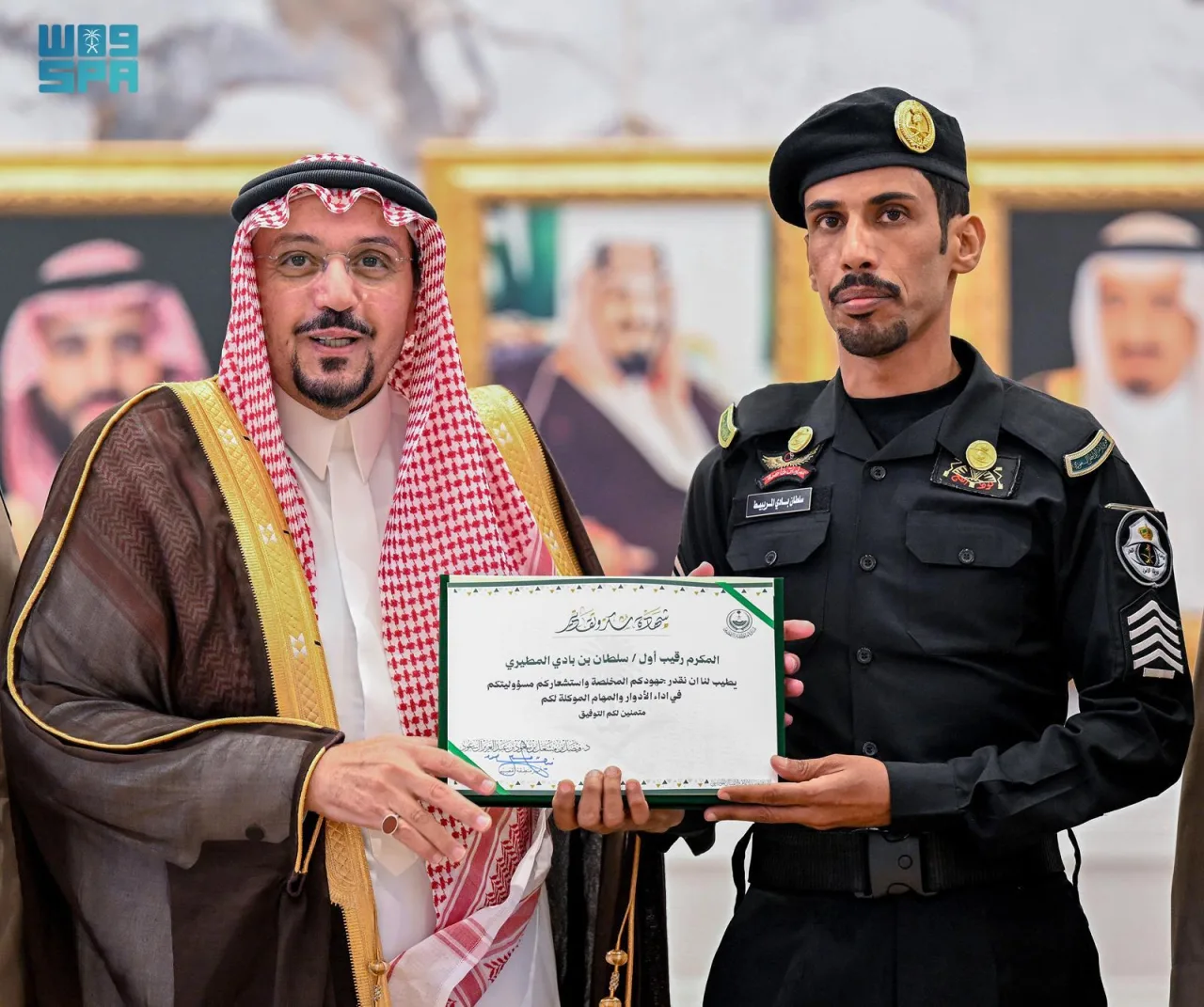 تكريم الرقيب أول سلطان المطيري بعد إنقاذه أرواحًا من حريق في عنيزة