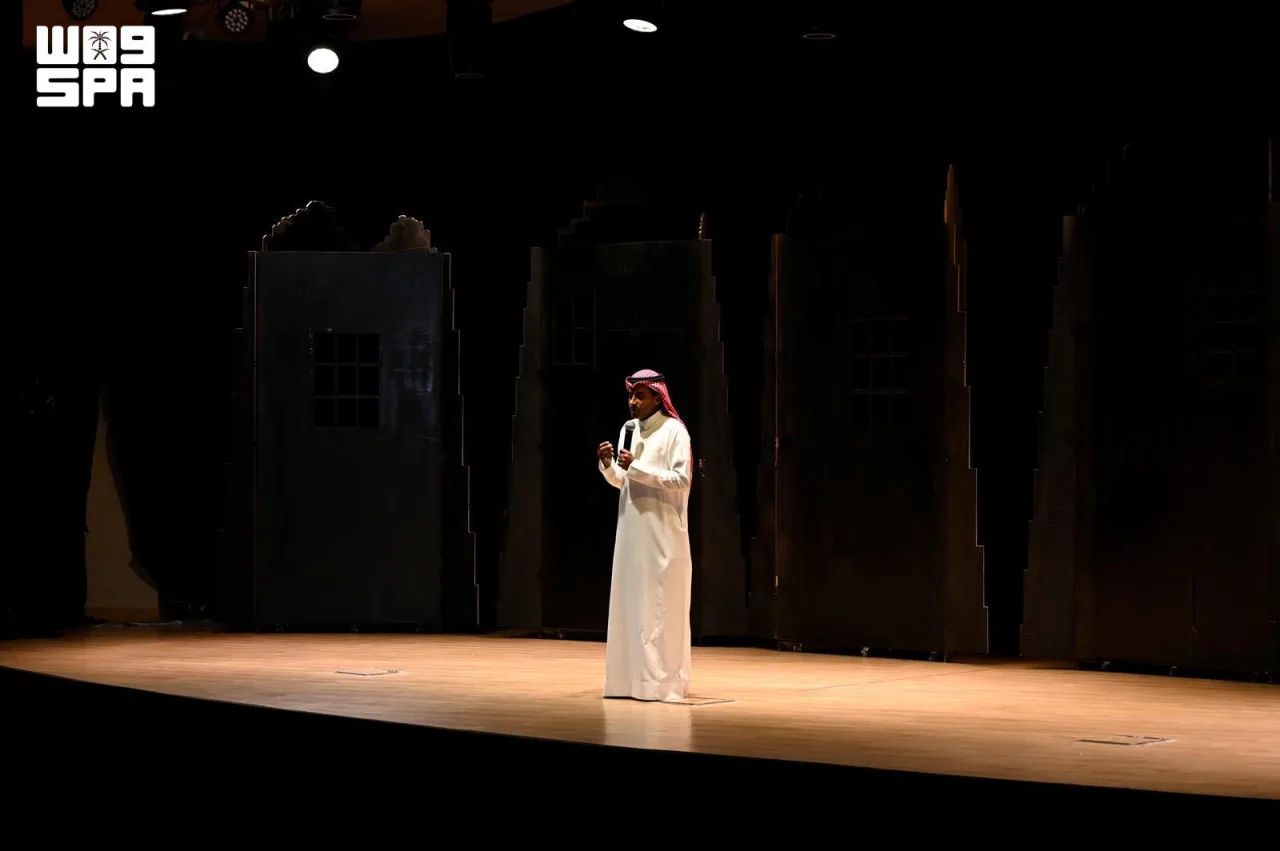 بائع متجول و«بقشة» غامضة.. «فَرّقْنا» تعيد القرية الجازانية القديمة إلى الخشبة بروح كوميدية