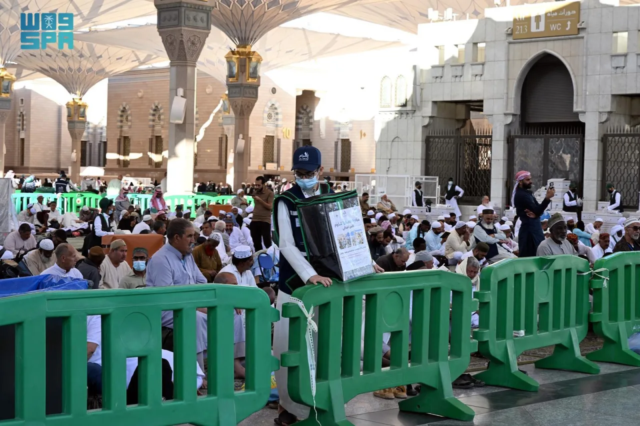 174,358 Surplus Iftar Meals Rescued at the Prophet's Mosque by 1,590 Volunteers