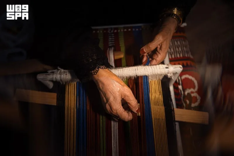 “Umm Al-Sadu” brings more than 60 years of weaving to the Saudi Falcons and Hunting Exhibition