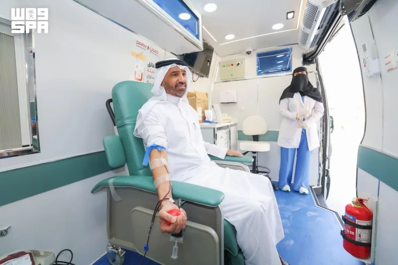 الراجحي يتبرع بالدم ضمن الحملة الوطنية السنوية التي أطلقها ولي العهد