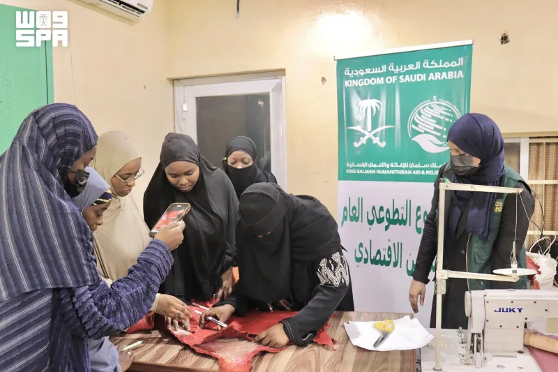 مرکز ملک سلمان در ایالت کانو نیجریه ۵۰ زن را در رشته خیاطی آموزش می‌دهد