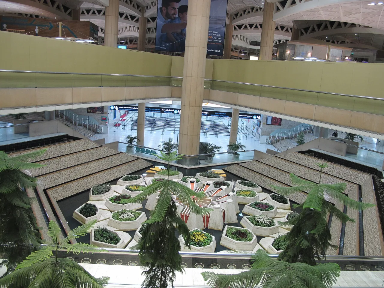 Un jeune père jordanien parmi les 12 morts de l’attaque houthie contre l’aéroport de Riyad
