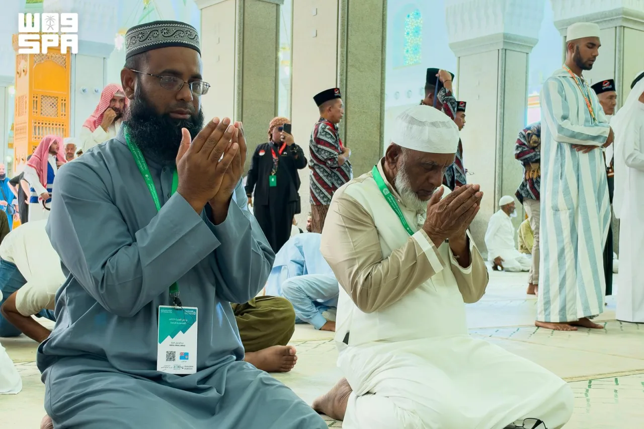 দুই পবিত্র মসজিদের খাদেমের ওমরাহ কর্মসূচির অতিথিরা মদিনায় উহুদ পাহাড় ও কুবা মসজিদ পরিদর্শন করলেন