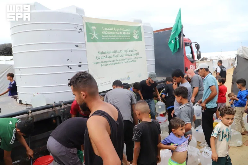 KSrelief, Gazze Şeridi'ndeki vilayetlere 500.000 litre güvenli içme suyu pompaladı