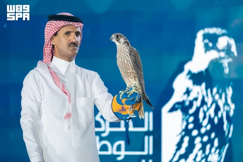 Young peregrine from Al-Dabdaba fetches SAR106,000 at National Center for Falcons auction