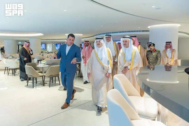 أمير الشرقية يتفقد ملعب أرامكو ويقف على جاهزيته للفعاليات الكبرى