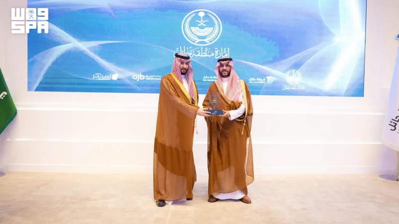 نائب أمير حائل يكرّم الفائزين في هاكاثون "حائل تبتكر" ويقدم 10 آلاف ريال لكل فريق من الخمسة الأوائل