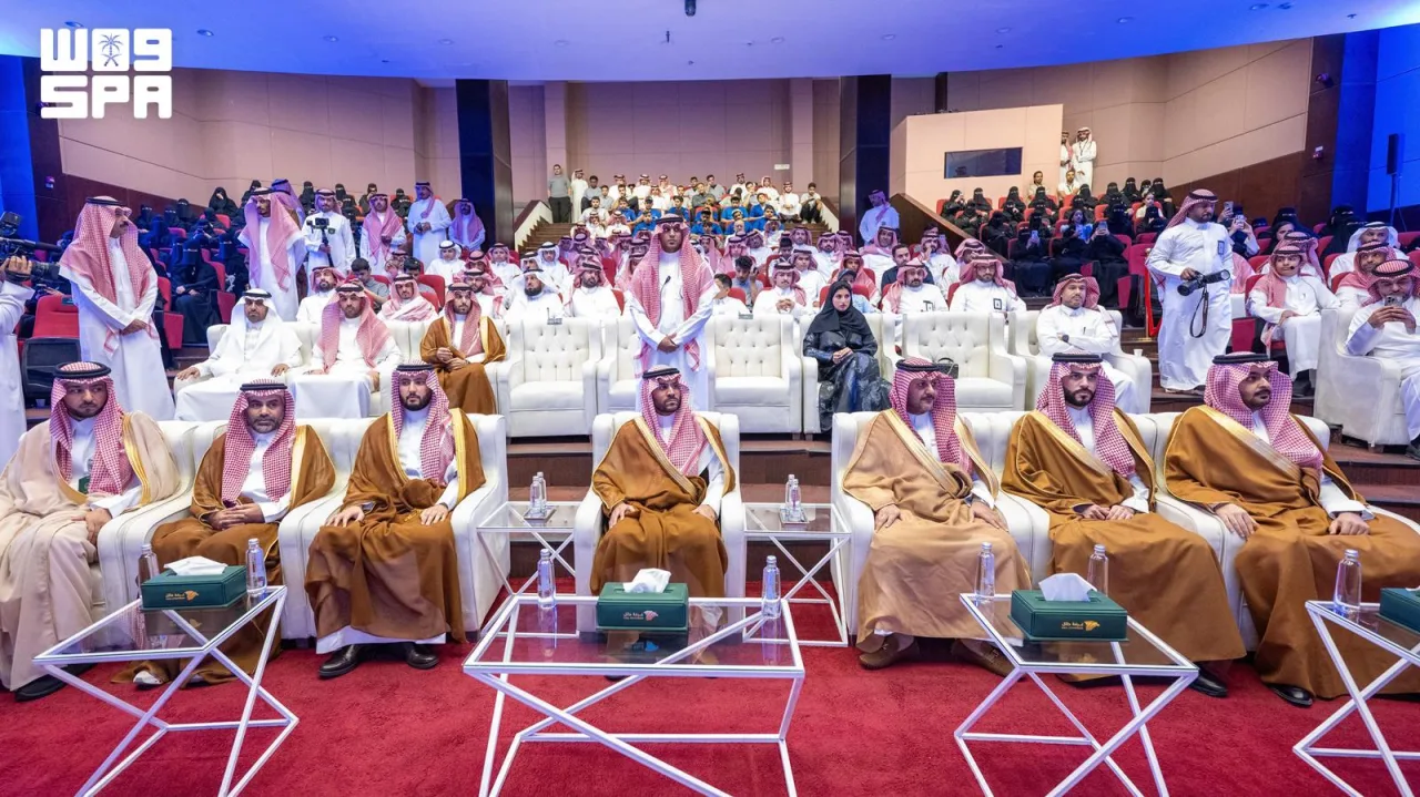 نائب أمير حائل يكرّم الفائزين في هاكاثون "حائل تبتكر" ويقدم 10 آلاف ريال لكل فريق من الخمسة الأوائل