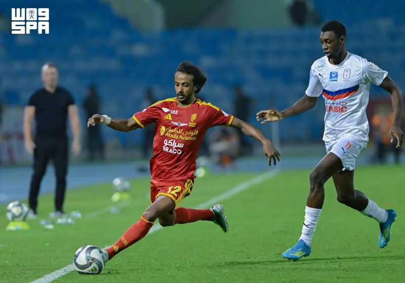 القادسية يهزم أبها 2 - 1 ويتصدر دوري روشن مؤقتًا