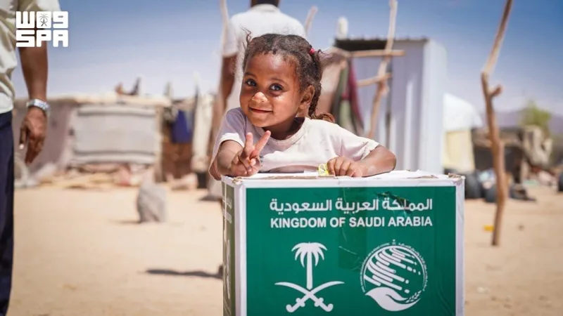 مركز الملك سلمان للإغاثة يقدم 240 سلة غذائية لأسر في بيحان وعتق بشبوة