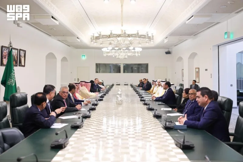 الخریجی در دیدار با سفیران عرب: حملات گروه تروریستی حوثی به عربستان جنایت جنگی تمامعیار است