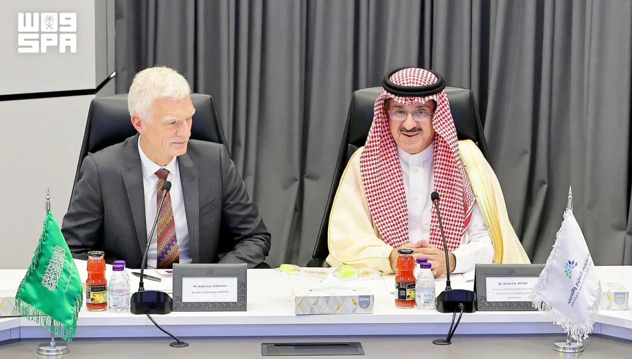 شلايشر من OECD: غرفة حالة التعليم والتدريب في المملكة نموذج تستفيد منه الدول الأخرى