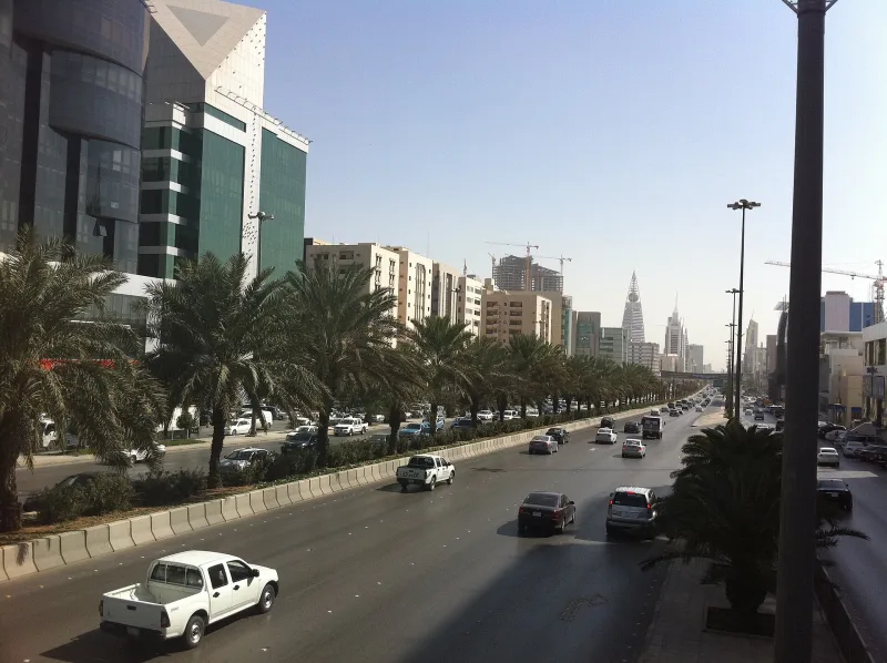 أمانة الرياض توظّف الروبوتات والدرون والذكاء الاصطناعي في صيانة الطرق والجسور وشبكات السيول