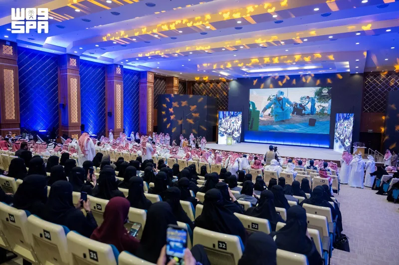 أمير القصيم يكرّم 22 فائزًا في النسخة الأولى من جائزته للعمل التطوعي