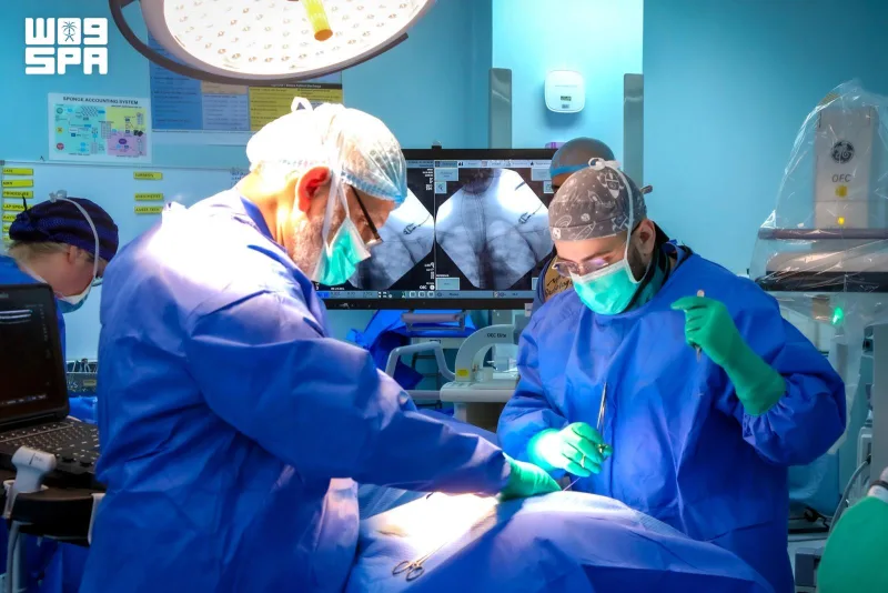 Riyadh hospital washes both lungs of 10-year-old girl in a single session